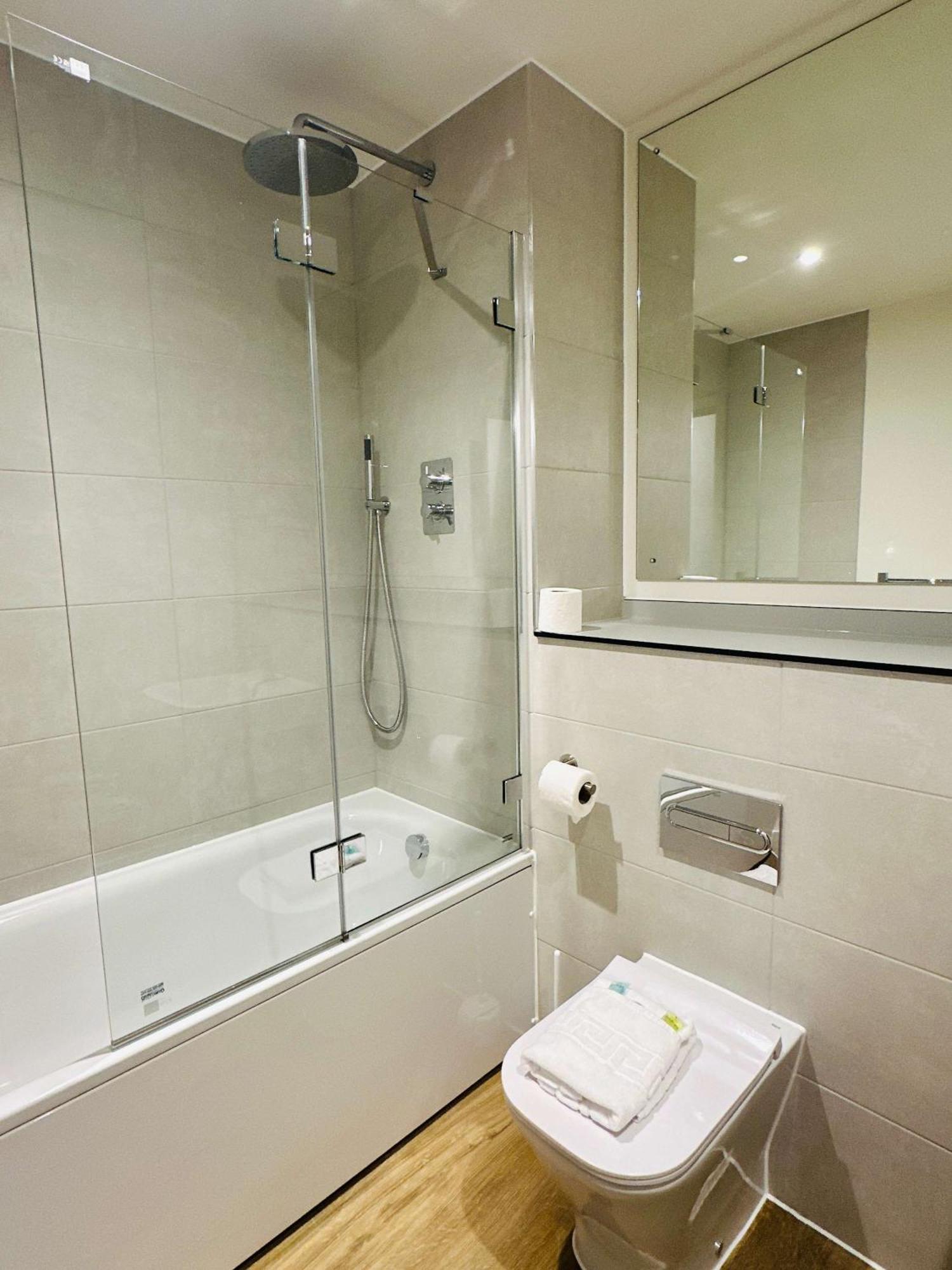 Spacious 1 Bedroom In *