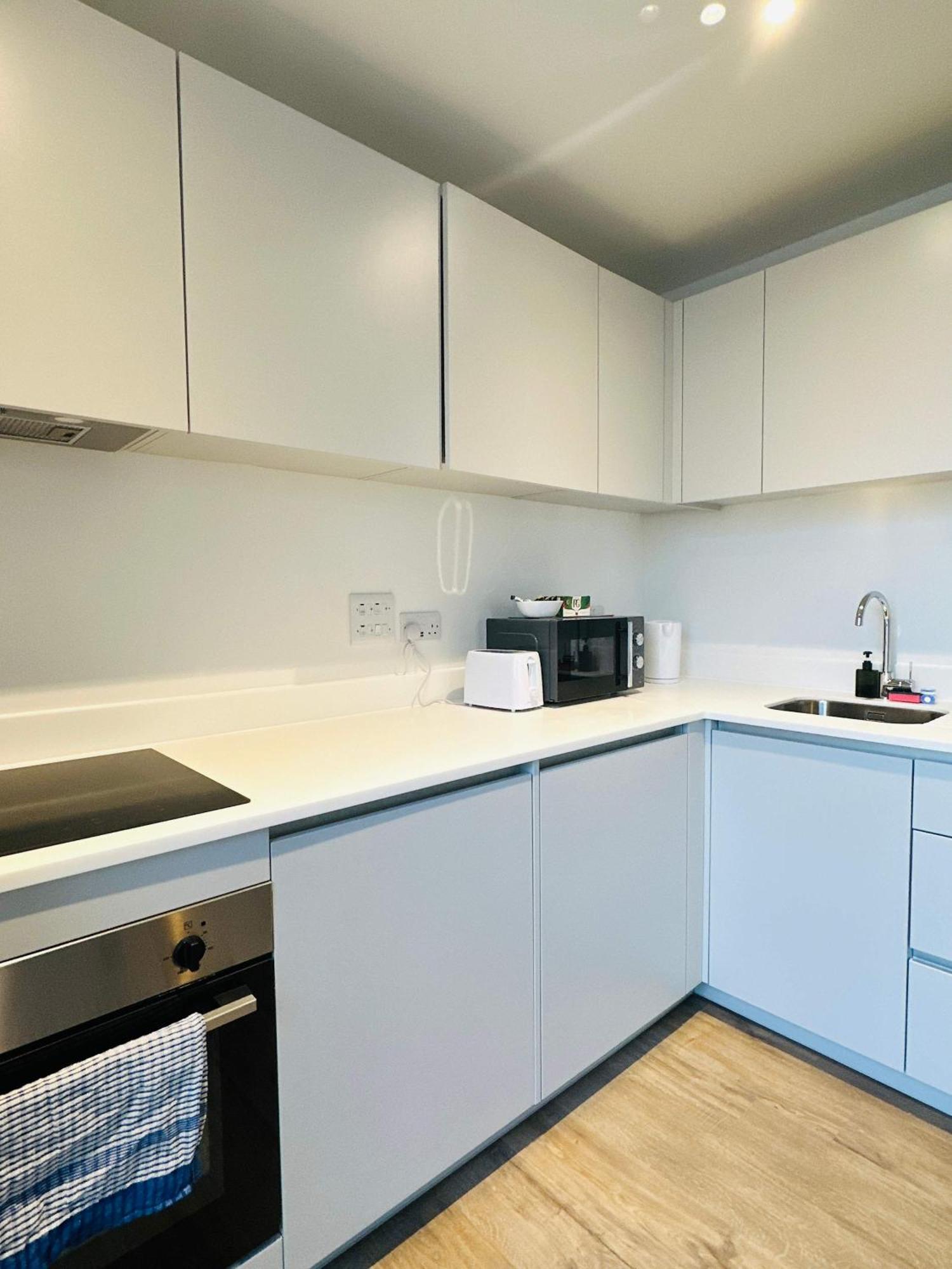 Spacious 1 Bedroom In *