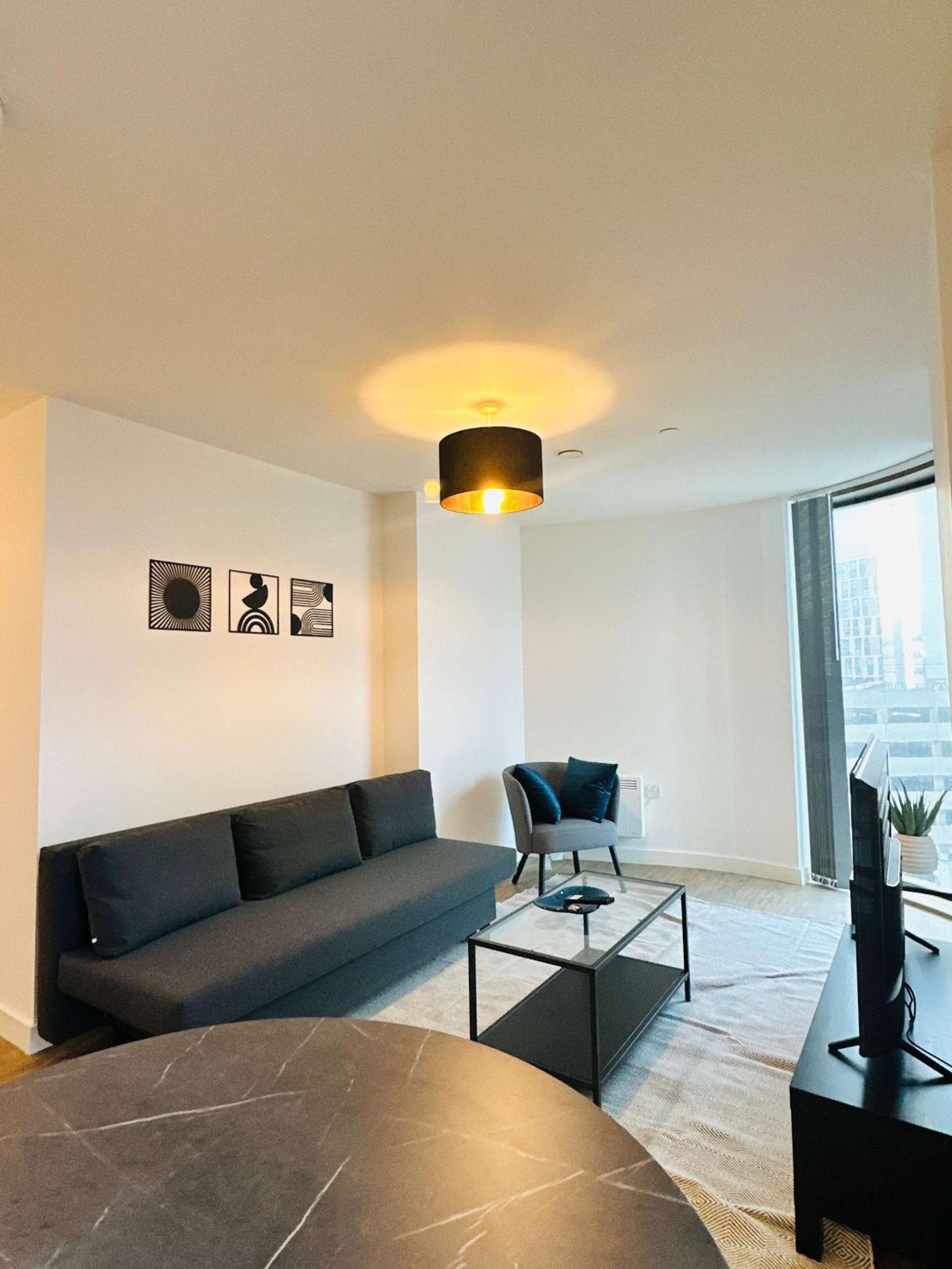Spacious 1 Bedroom In *