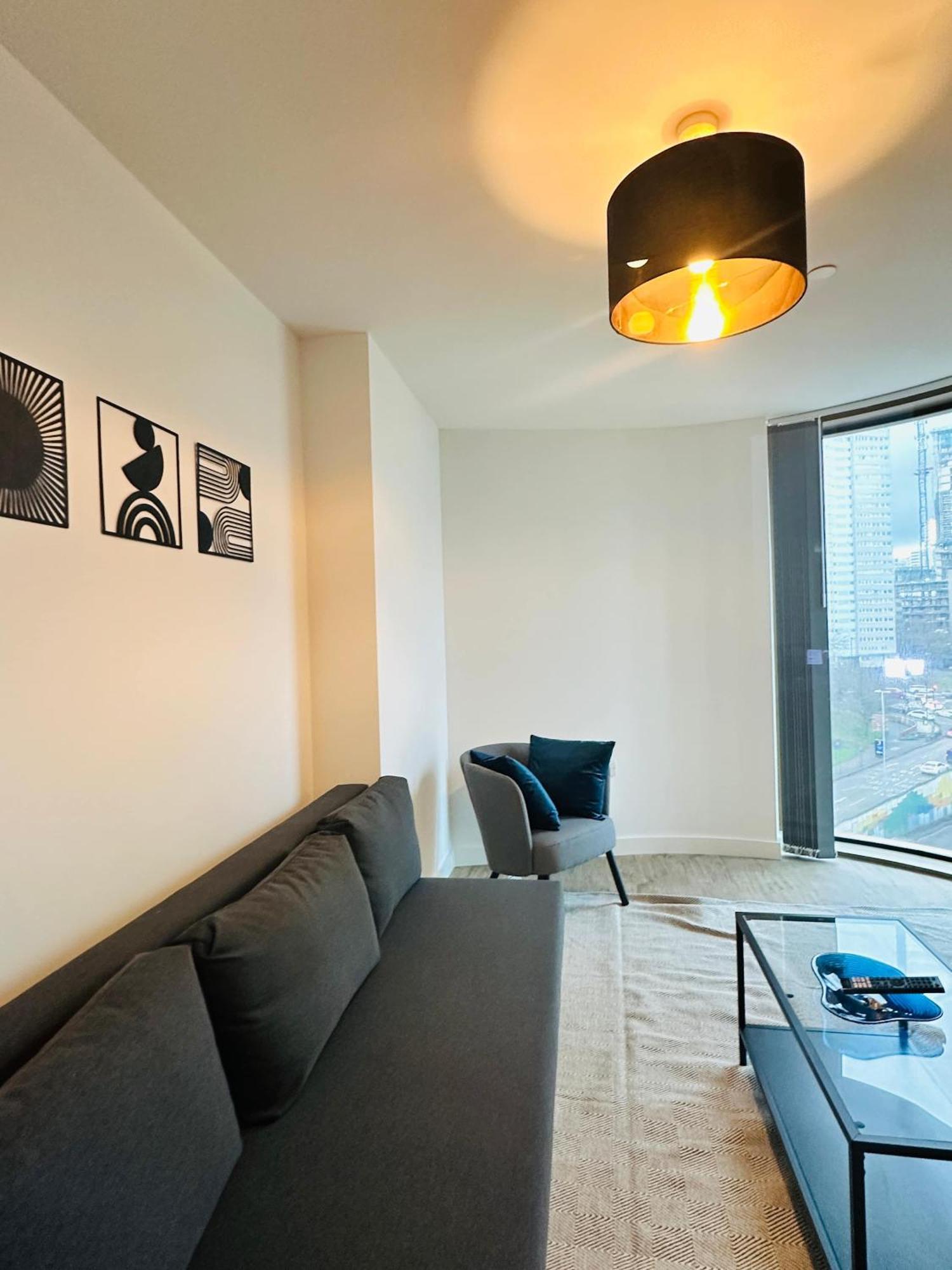 Spacious 1 Bedroom In *