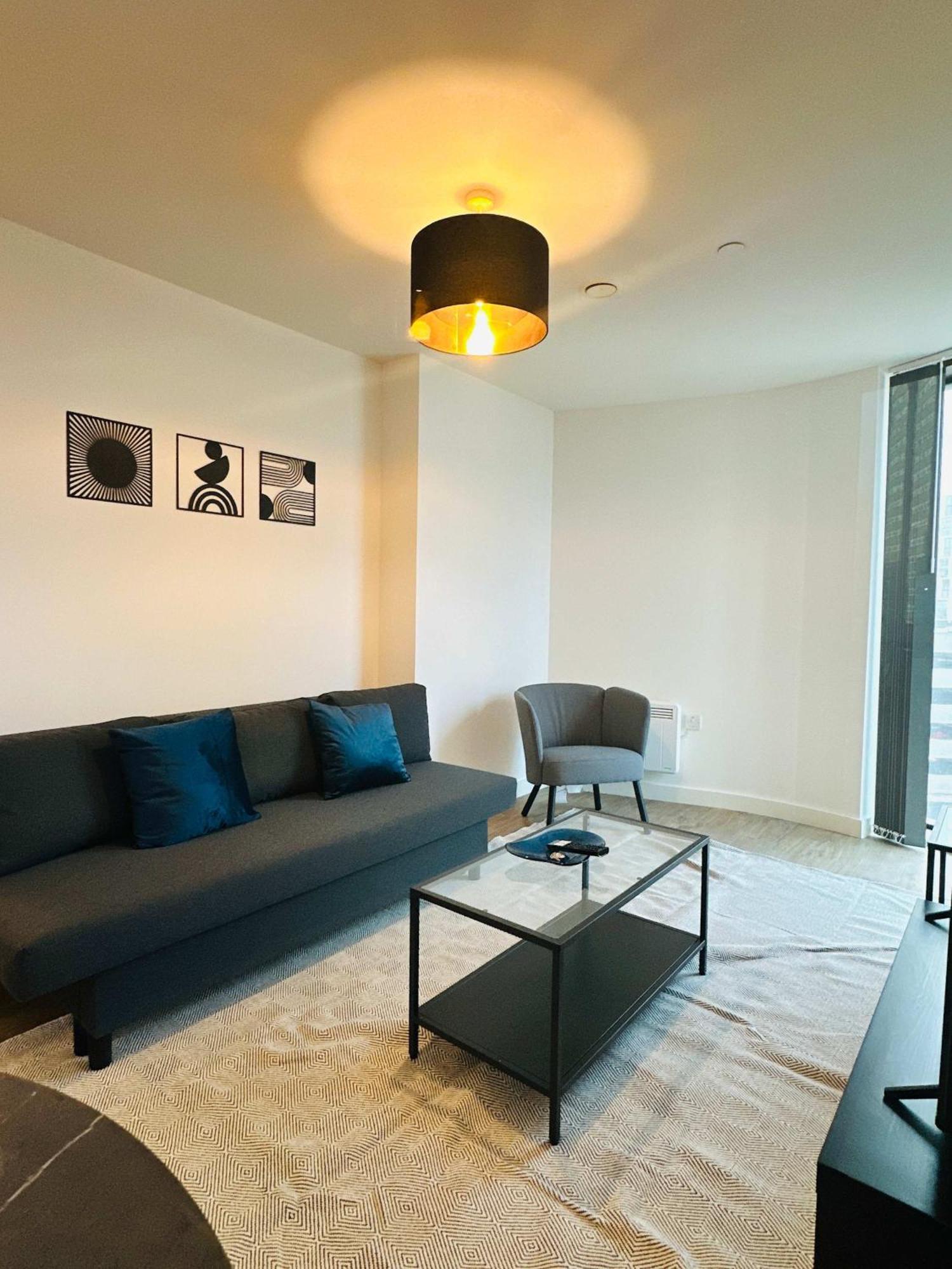 Spacious 1 Bedroom In * Birmingham