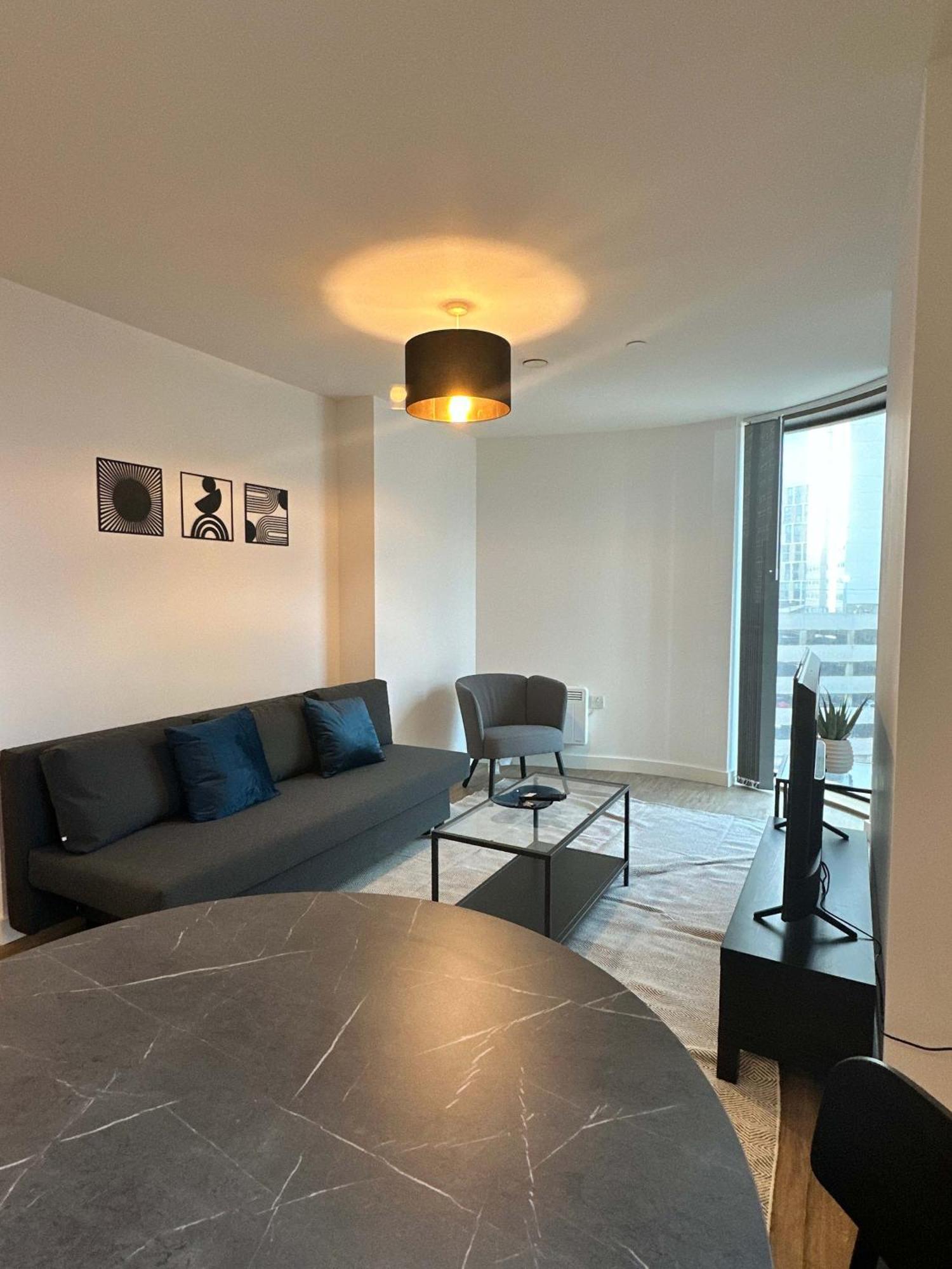 Spacious 1 Bedroom In Apartment Birmingham